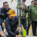 Jaga Lingkungan dan Kualitas Udara, Pemkot Bogor Bersama Komunitas Vespa Tanam Pohon di R3