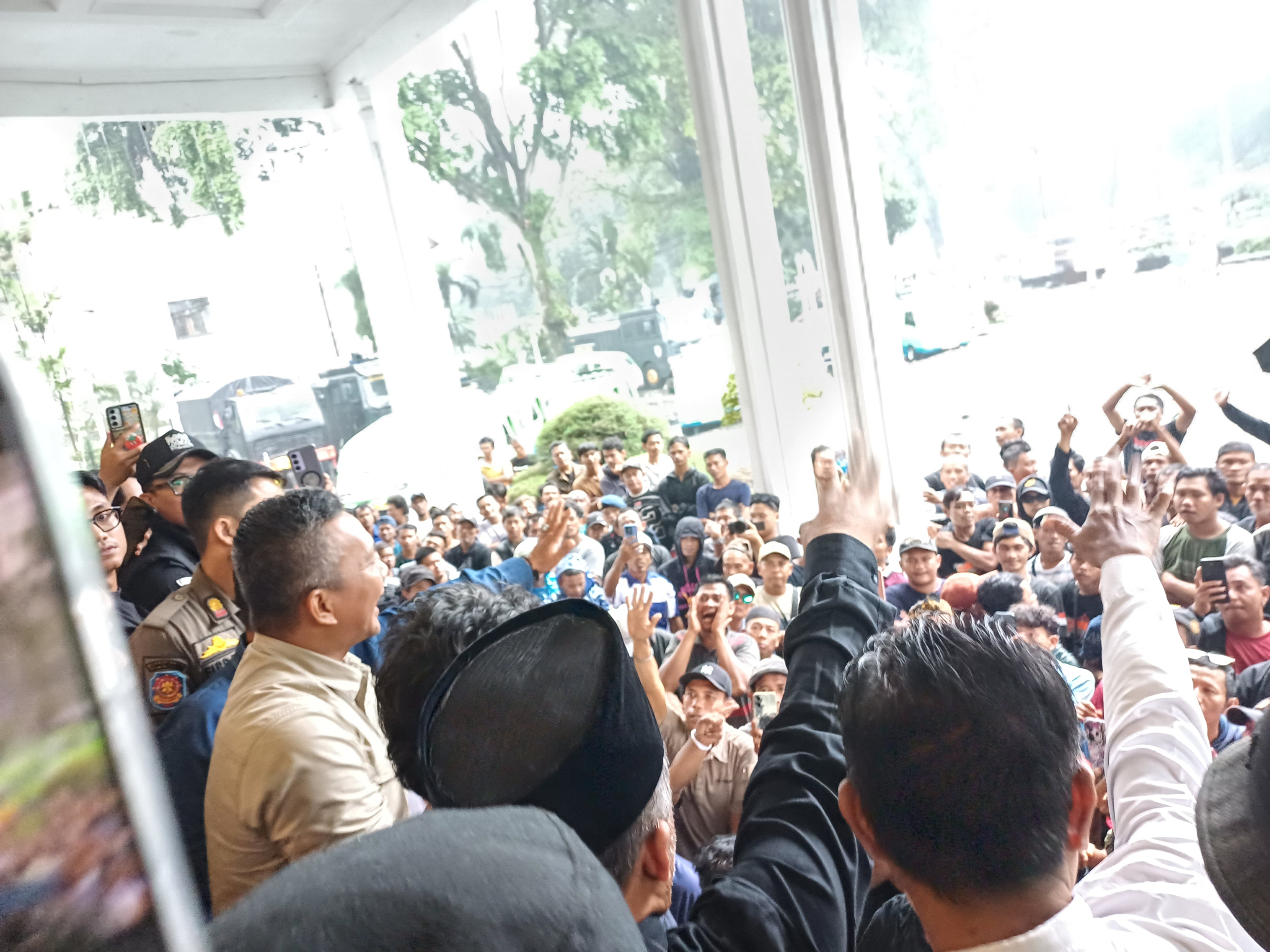 Demo Sopir Angkot di Balai Kota Bogor, Wakil Wali Kota Hentikan Razia Sementara