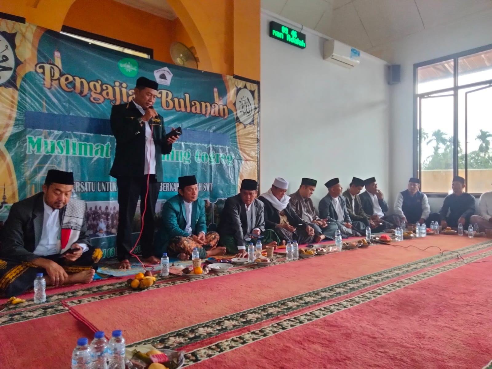 Hujan Tak Surutkan Semangat, Muslimat NU Parung Teguhkan Peran Penjaga Keilmuan dan Moral Generasi