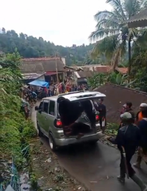 Asap Tebal Muncul di Area Tambang PT Antam Nanggung, Sejumlah Pekerja Diduga Terjebak
