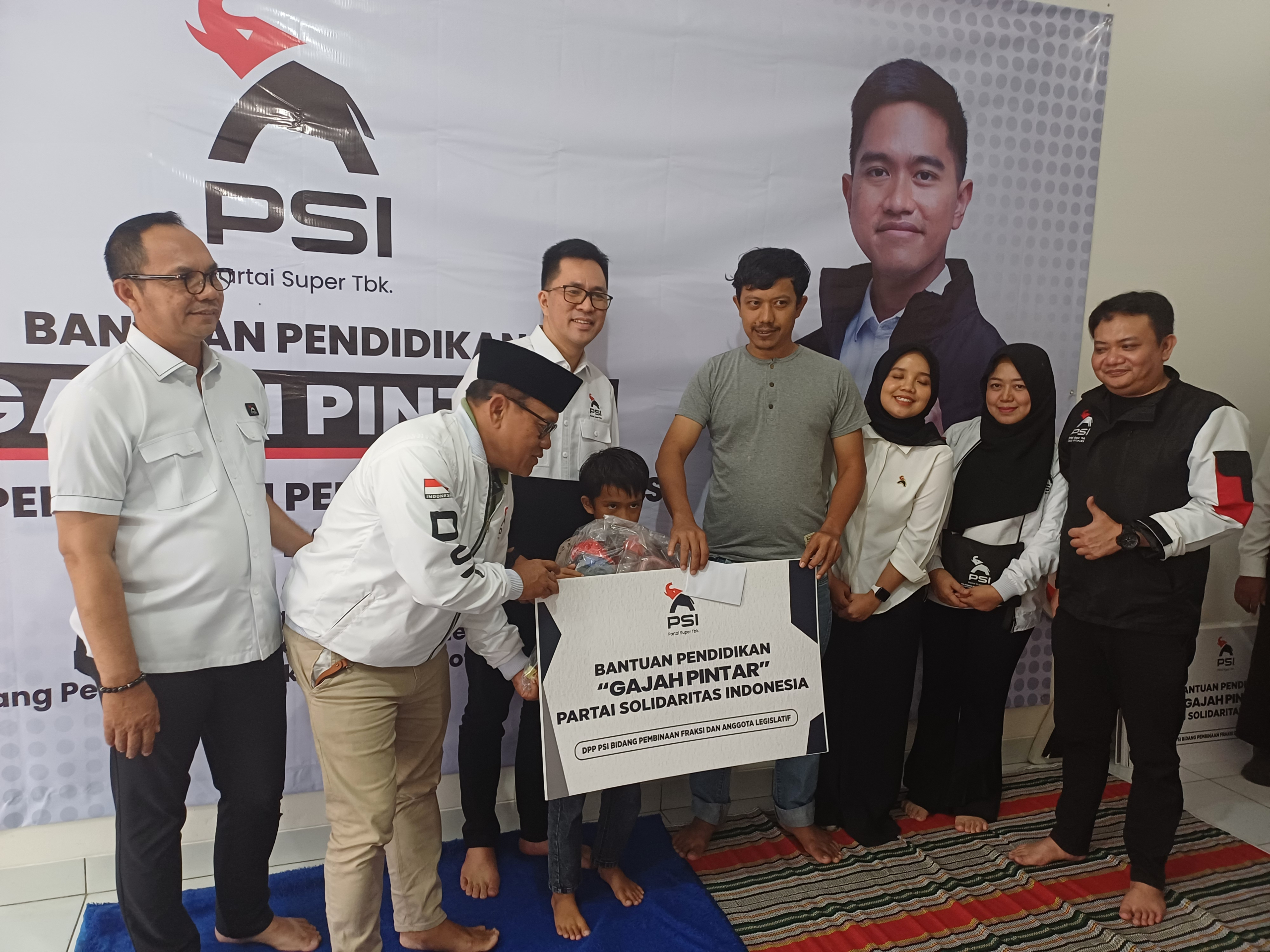 PSI Salurkan Bantuan Pendidikan “Gajah Pintar” untuk 20 Anak Kurang Mampu di Kota Bogor