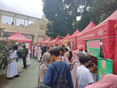 Bazar yang meramaikan acara tabliq akbar di Universitas Tazkia 
